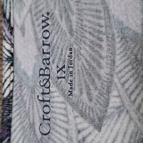 Croft & Barrow Women's Feather Print V-Neck Short Sleeve Top Plus Size 1X - Picture 5 of 9